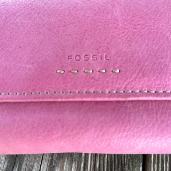FOSSIL PINK LEATHER WALLET, good condition , compartments - Picture 6 of 6